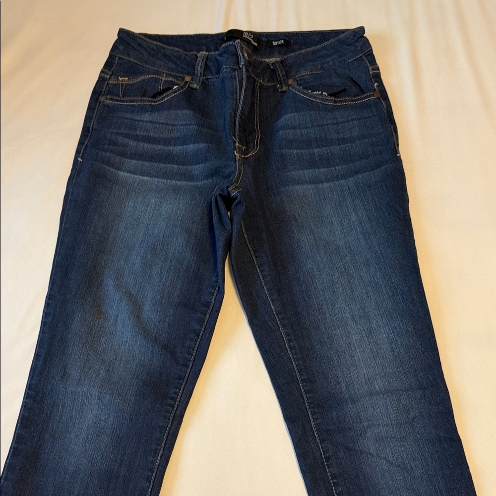 1822 Denim Taylor Blue Cropped Skinny Jeans
